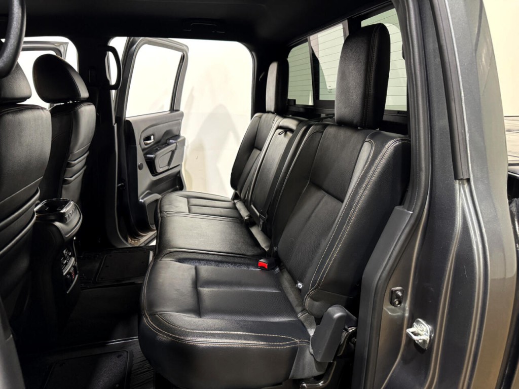 2019 Nissan Titan Image 14