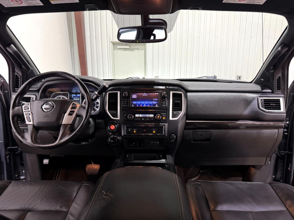 2019 Nissan Titan Image 17