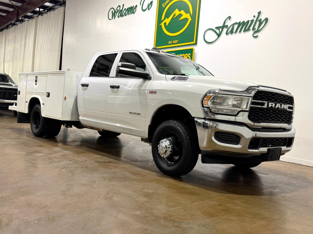 2019 RAM 3500 Image 2