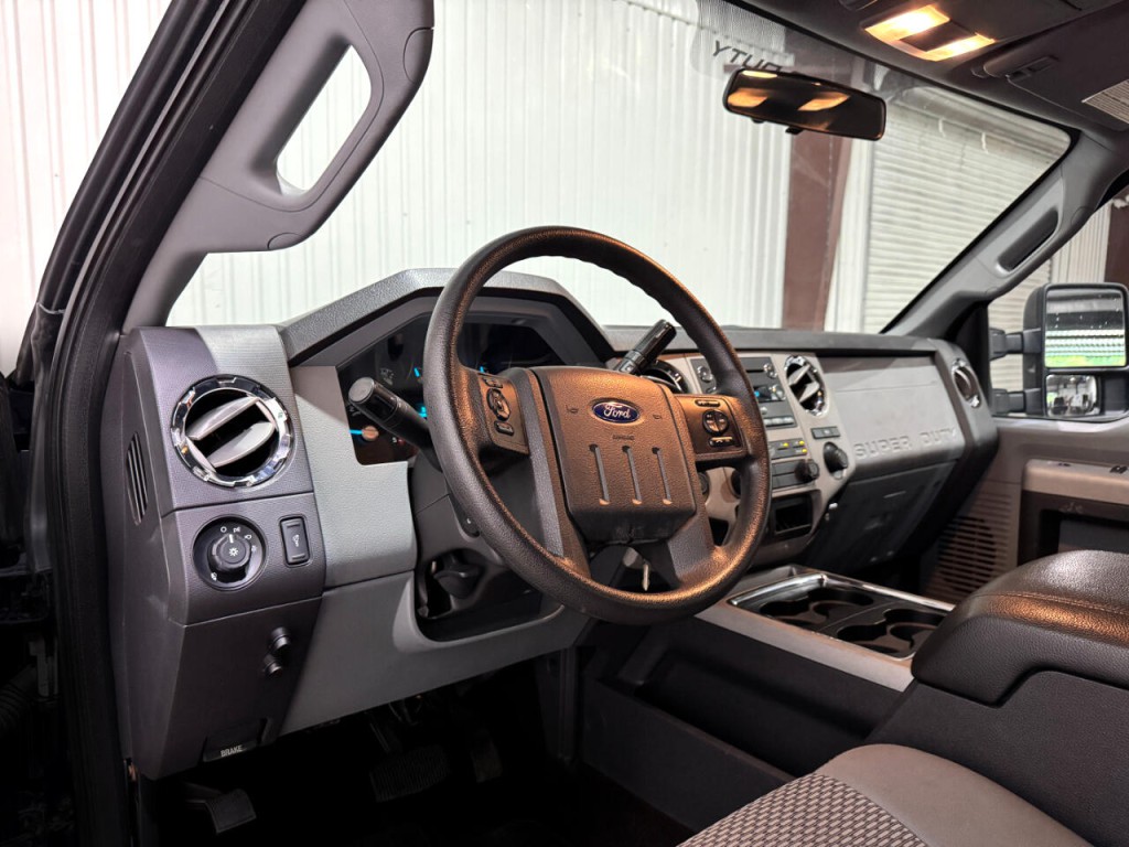 2013 Ford F-250 Image 2