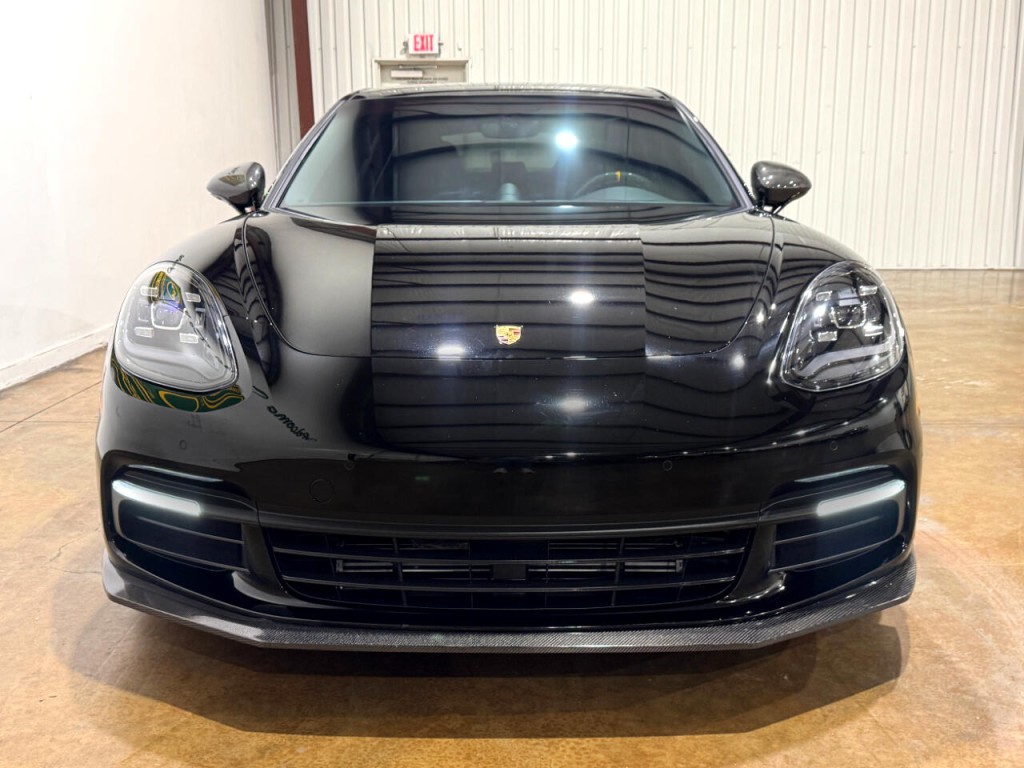2020 Porsche Panamera Image 2
