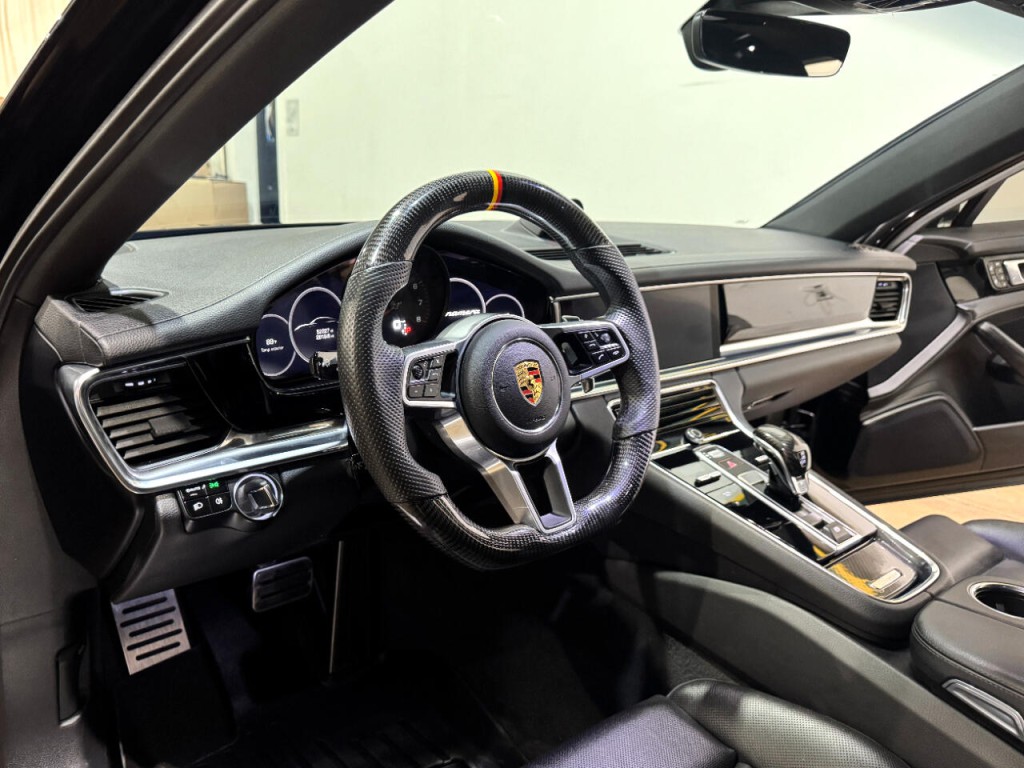 2020 Porsche Panamera Image 9
