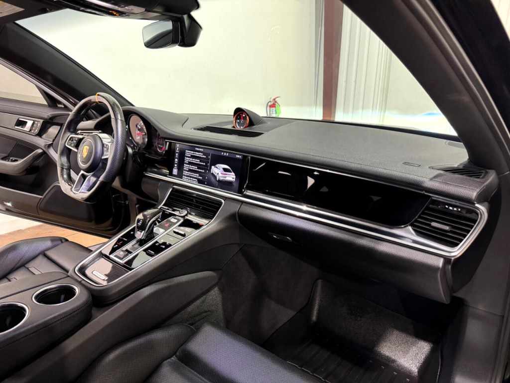 2020 Porsche Panamera Image 10
