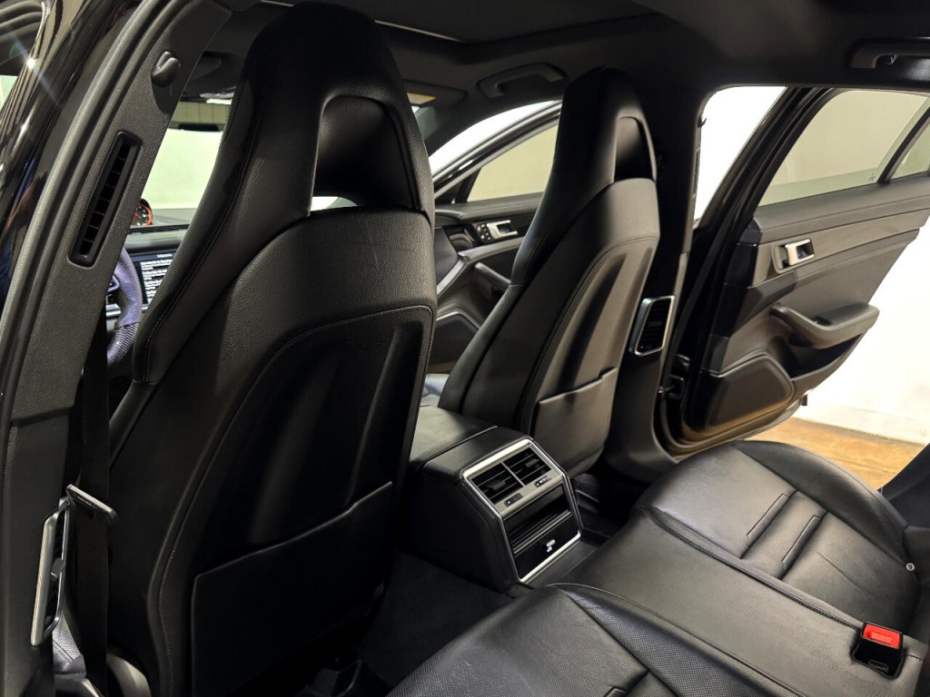 2020 Porsche Panamera Image 16