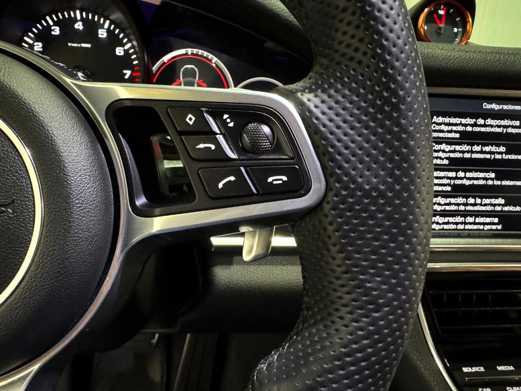 2020 Porsche Panamera Image 20