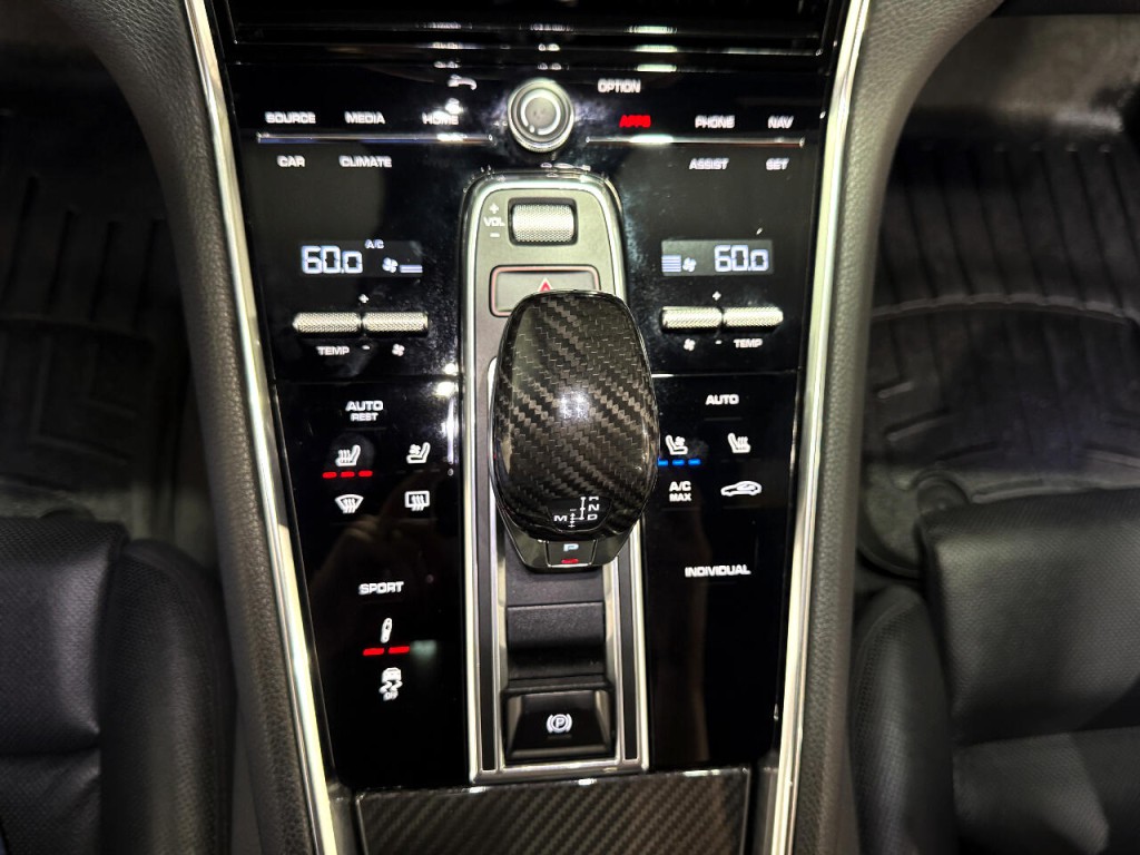 2020 Porsche Panamera Image 21