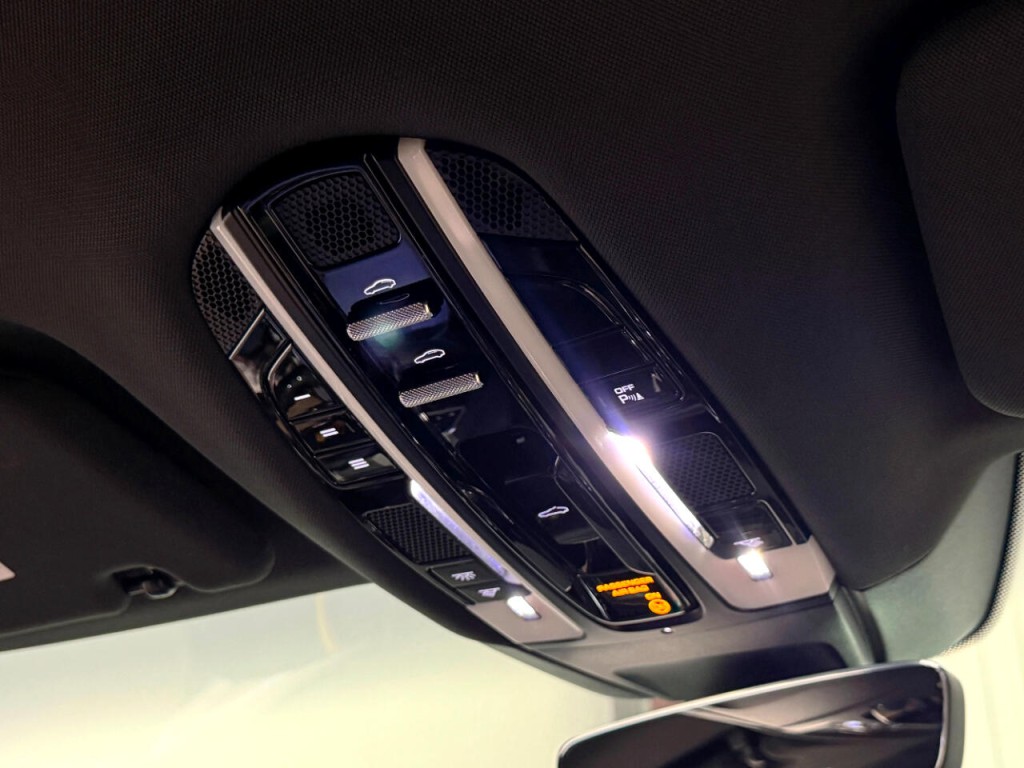 2020 Porsche Panamera Image 26