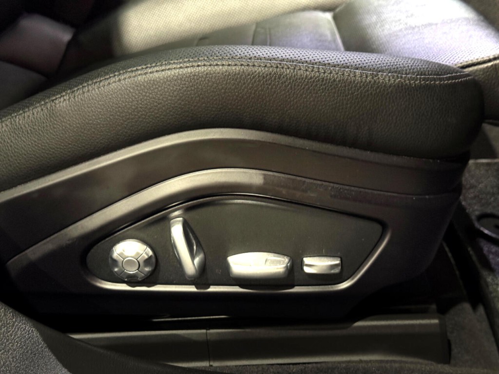 2020 Porsche Panamera Image 27