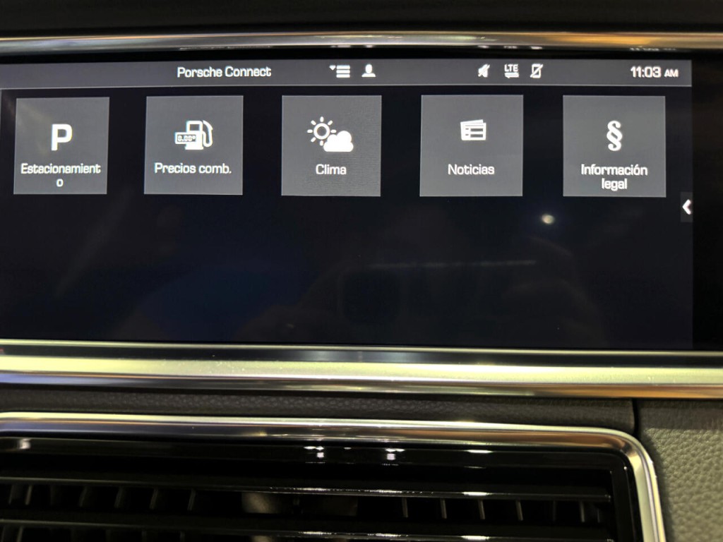 2020 Porsche Panamera Image 30