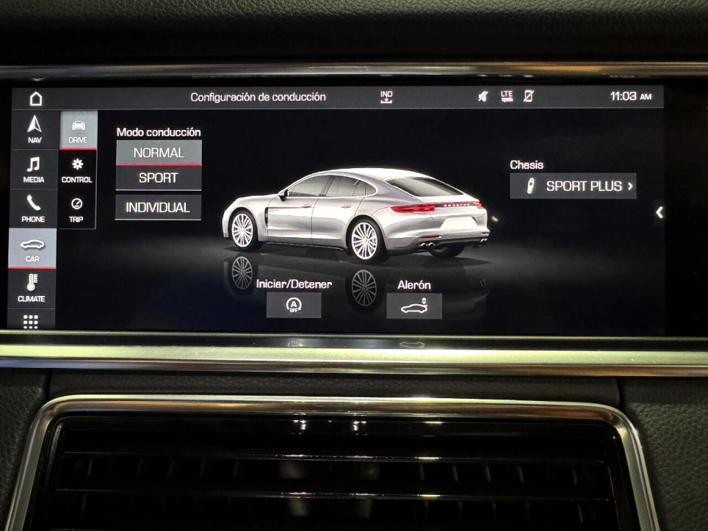 2020 Porsche Panamera Image 32