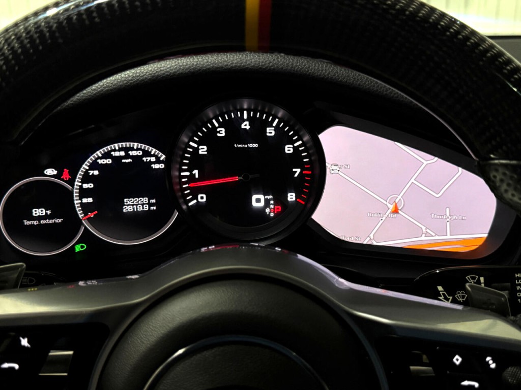 2020 Porsche Panamera Image 36