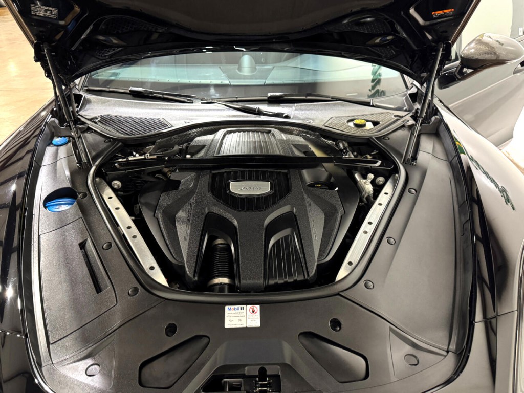 2020 Porsche Panamera Image 40