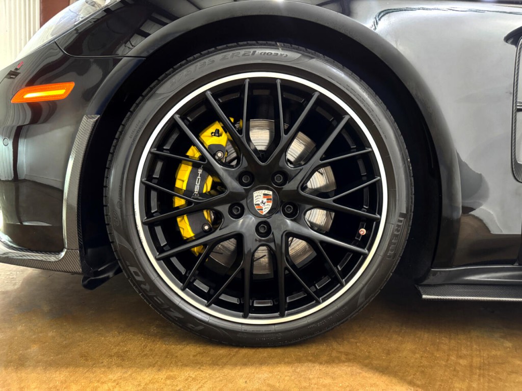 2020 Porsche Panamera Image 45