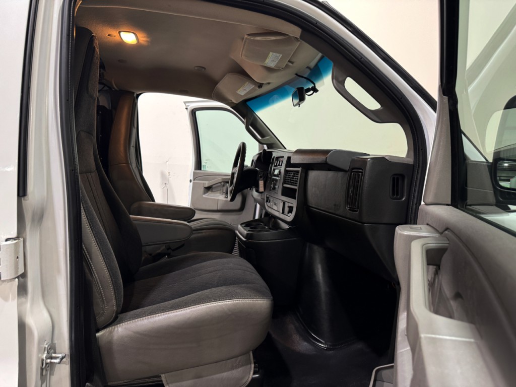 2019 Chevrolet Express Image 13