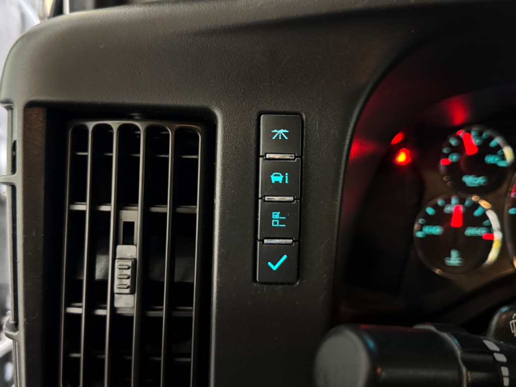 2019 Chevrolet Express Image 20