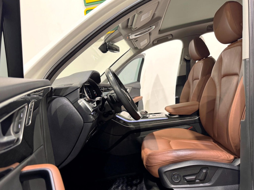2021 Audi Q7 Image 11