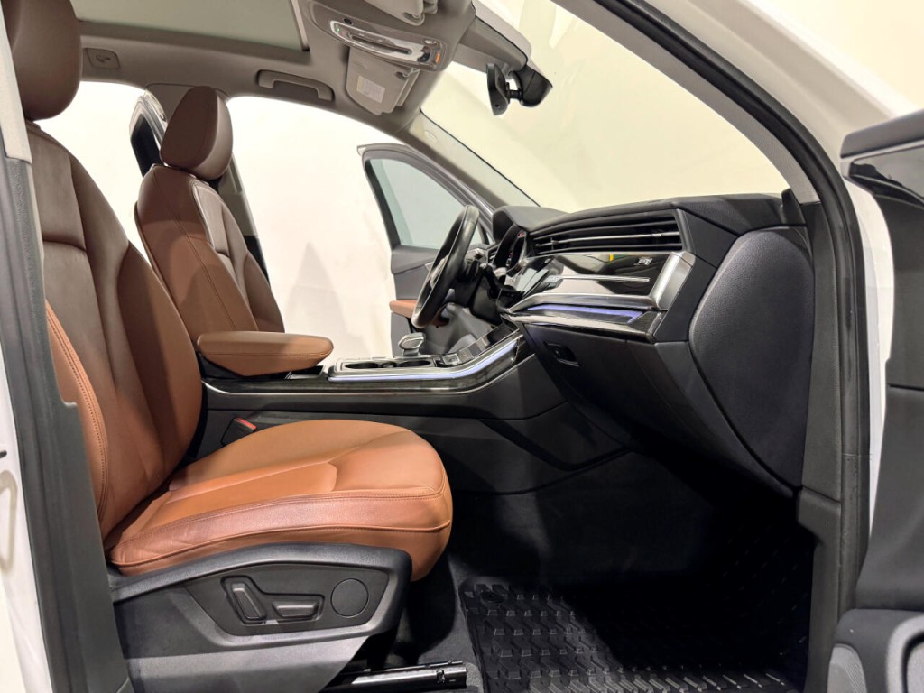2021 Audi Q7 Image 12