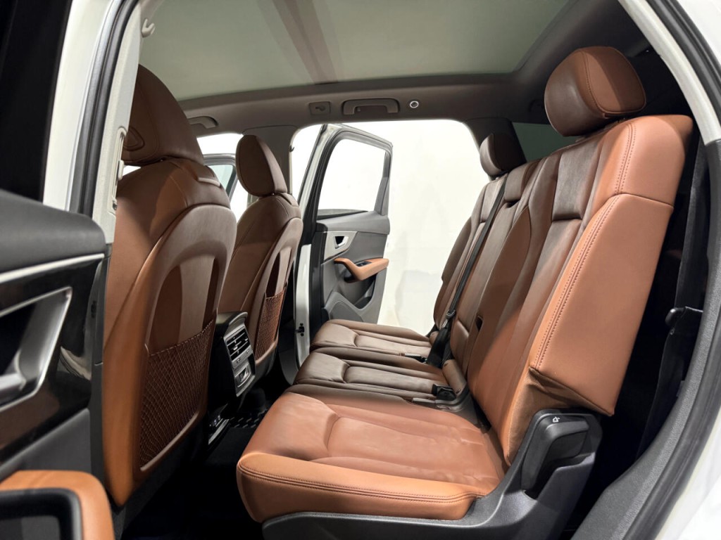 2021 Audi Q7 Image 14