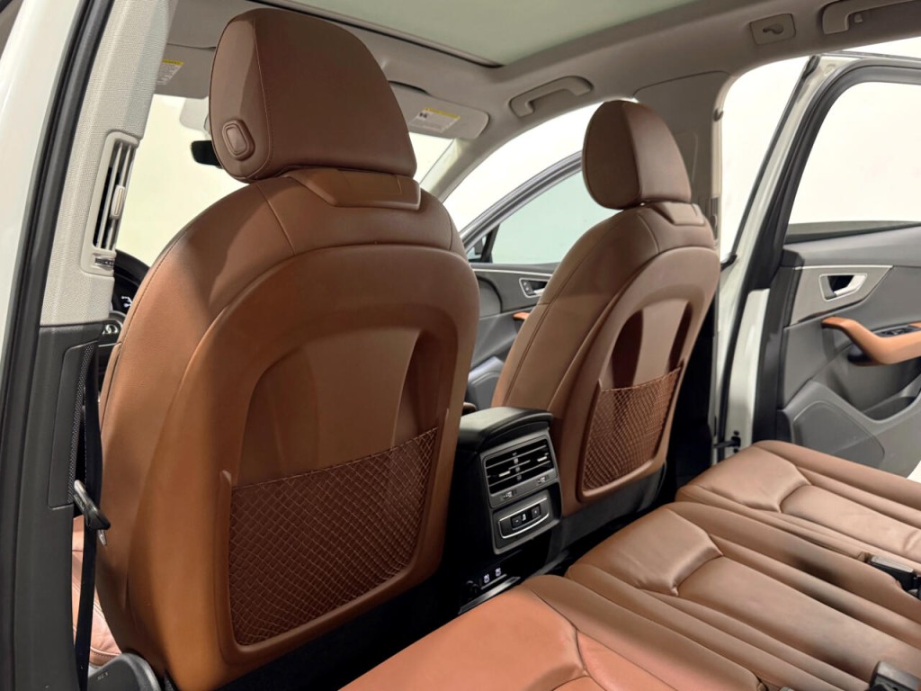 2021 Audi Q7 Image 16