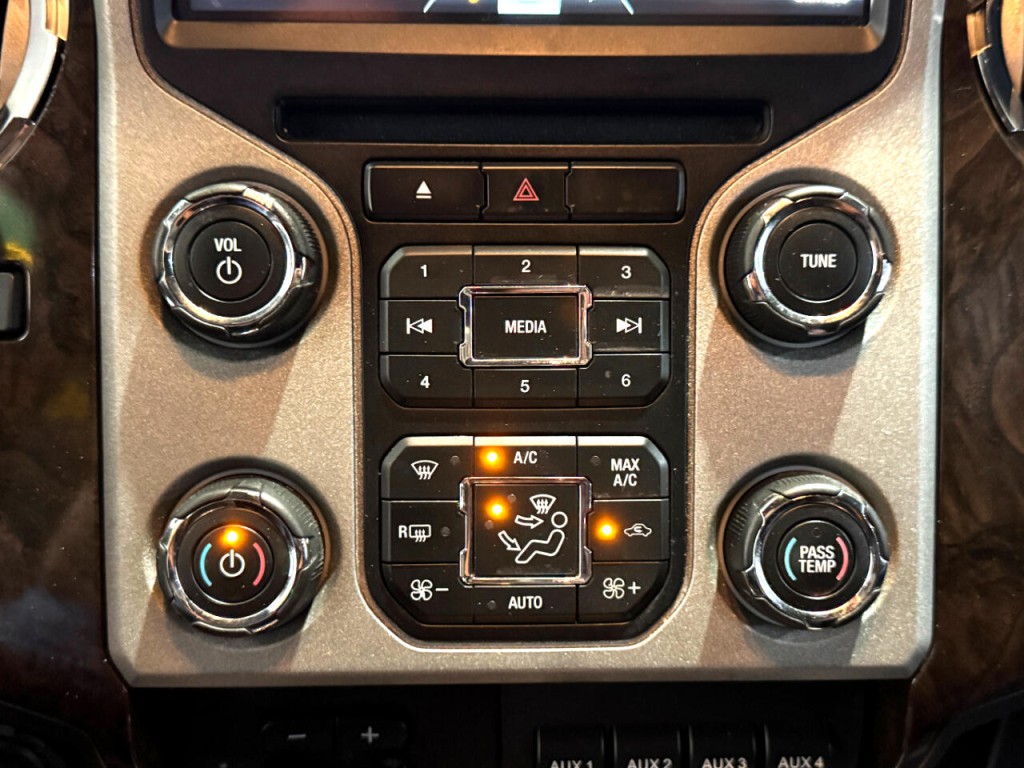 2015 Ford F-250 Image 29