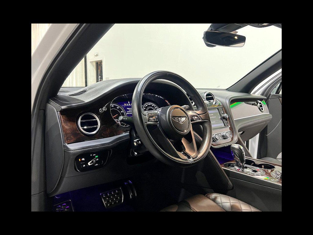 2019 Bentley Bentayga Image 9