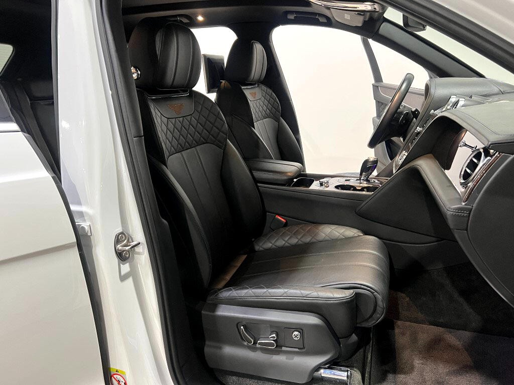 2019 Bentley Bentayga Image 12