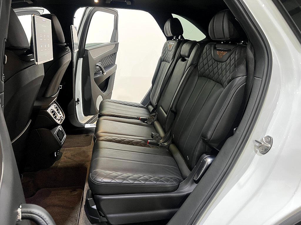 2019 Bentley Bentayga Image 13