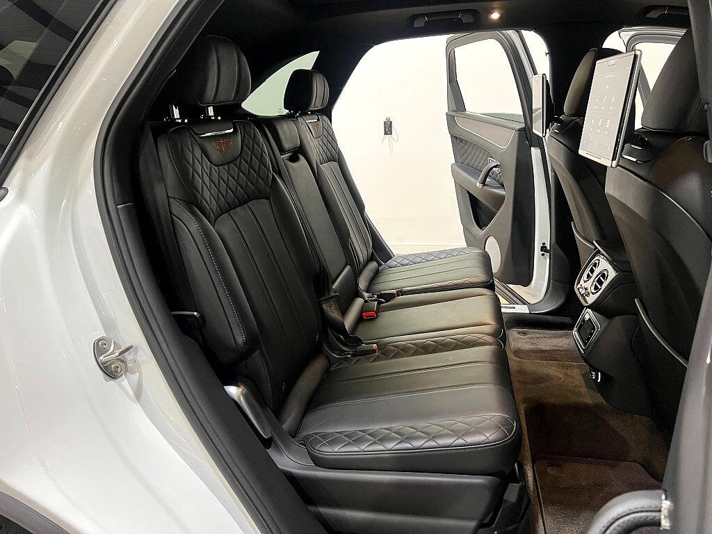 2019 Bentley Bentayga Image 14