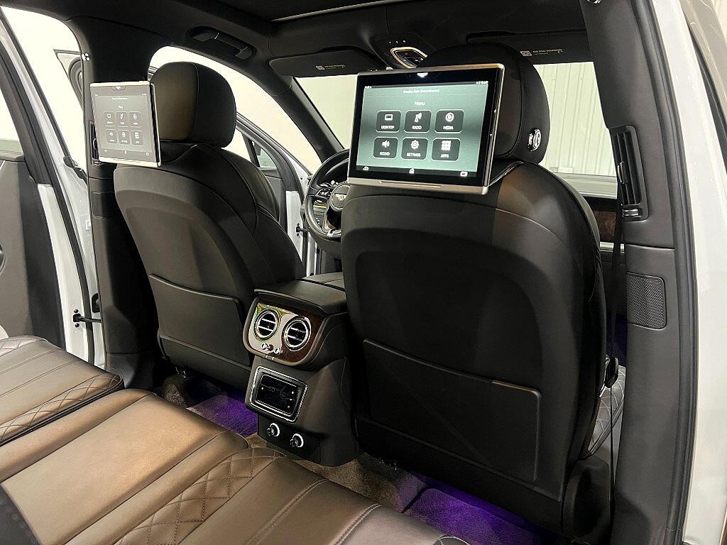 2019 Bentley Bentayga Image 15