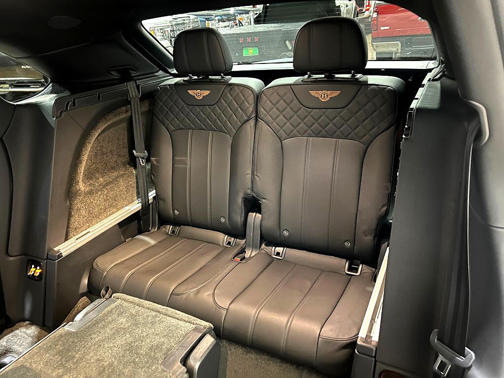 2019 Bentley Bentayga Image 17