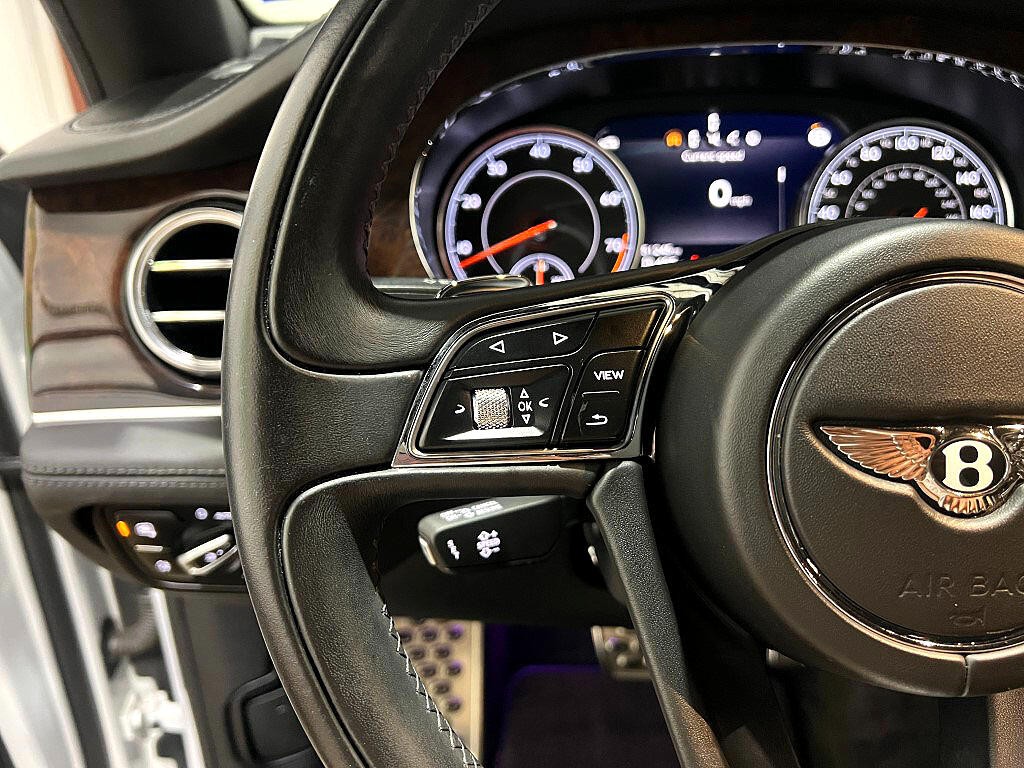 2019 Bentley Bentayga Image 21