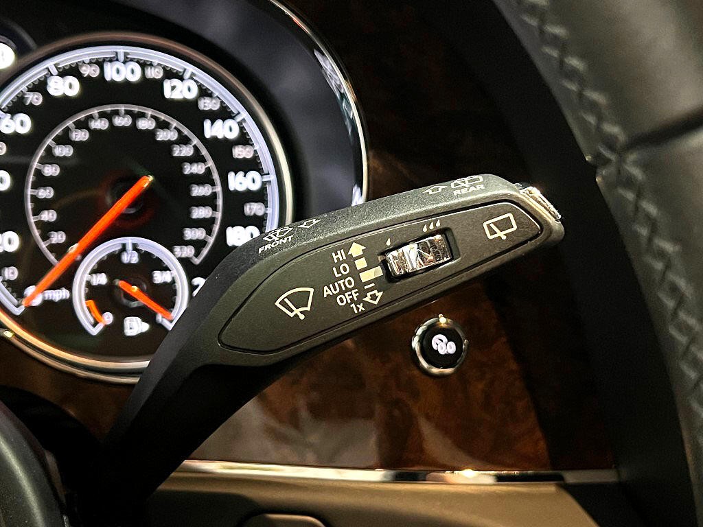 2019 Bentley Bentayga Image 24