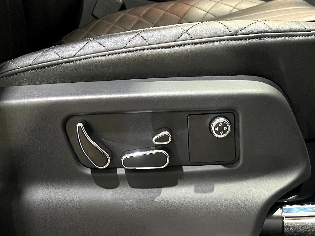 2019 Bentley Bentayga Image 25