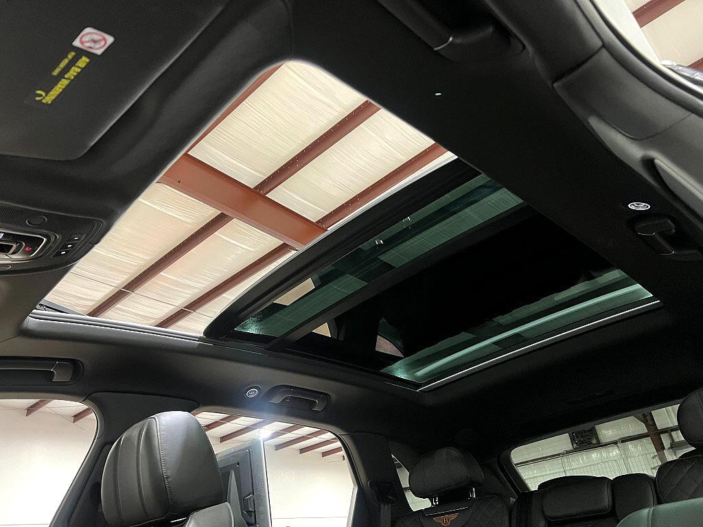 2019 Bentley Bentayga Image 28