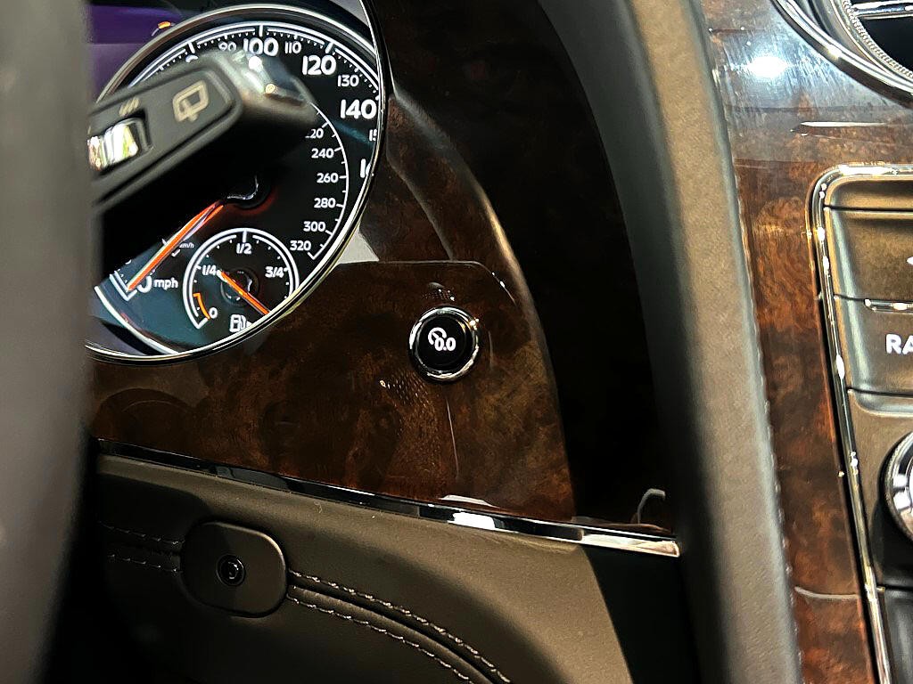 2019 Bentley Bentayga Image 29