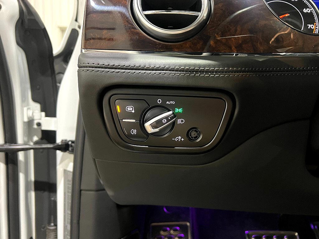 2019 Bentley Bentayga Image 30