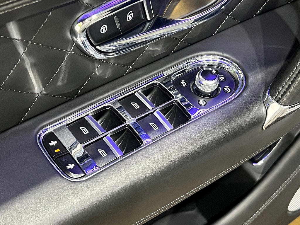 2019 Bentley Bentayga Image 31