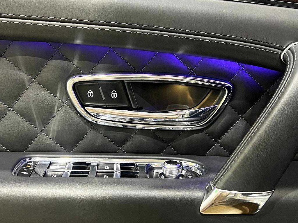 2019 Bentley Bentayga Image 32