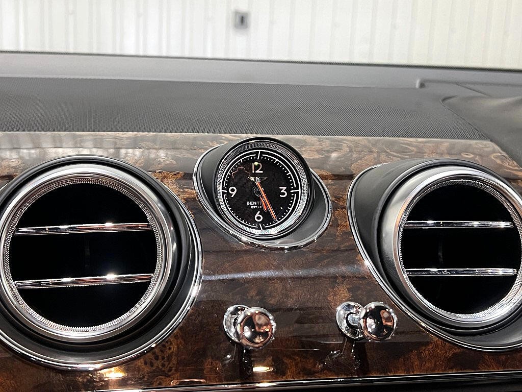 2019 Bentley Bentayga Image 34
