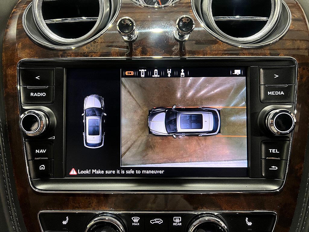 2019 Bentley Bentayga Image 41