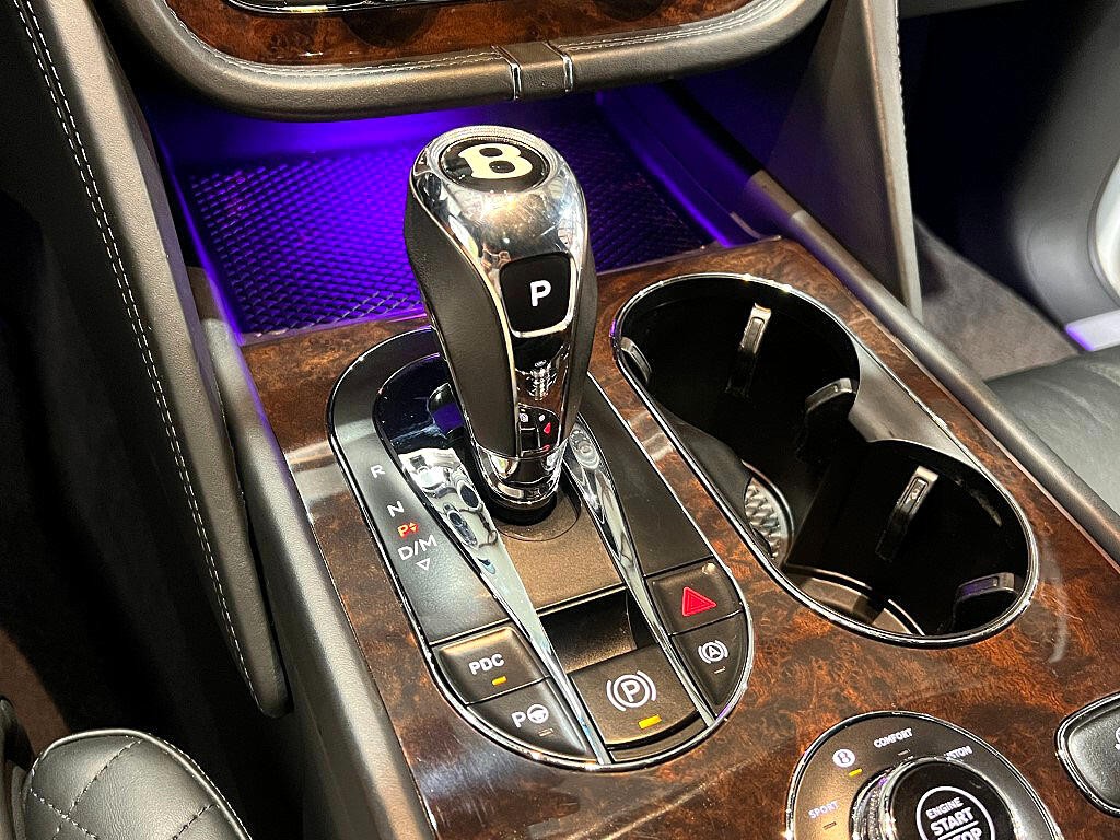 2019 Bentley Bentayga Image 48