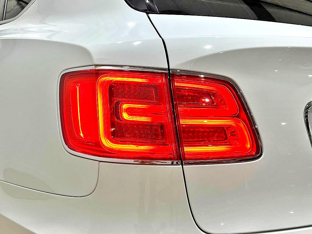 2019 Bentley Bentayga Image 75
