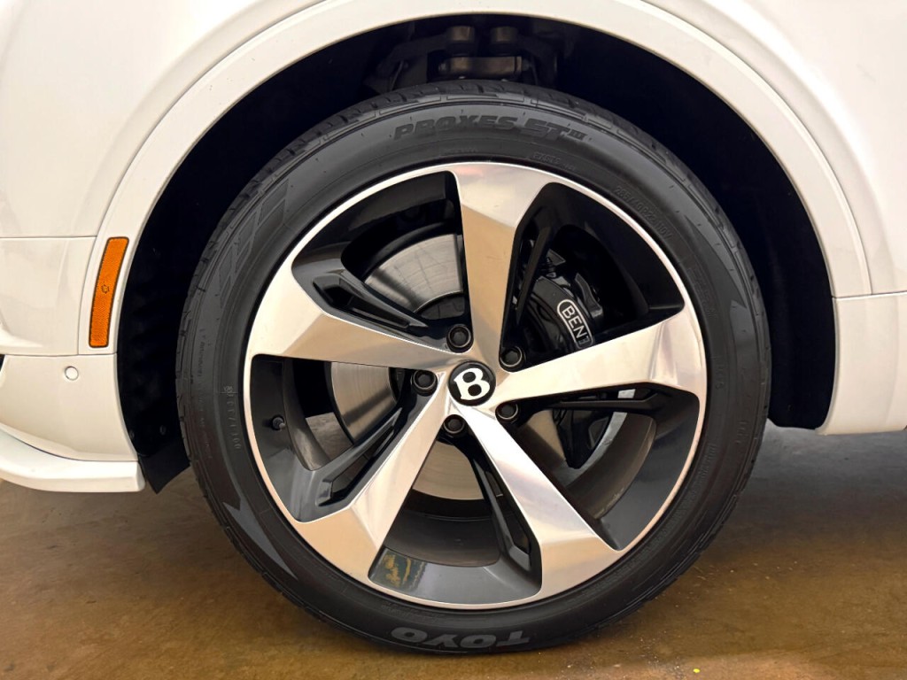 2019 Bentley Bentayga Image 95