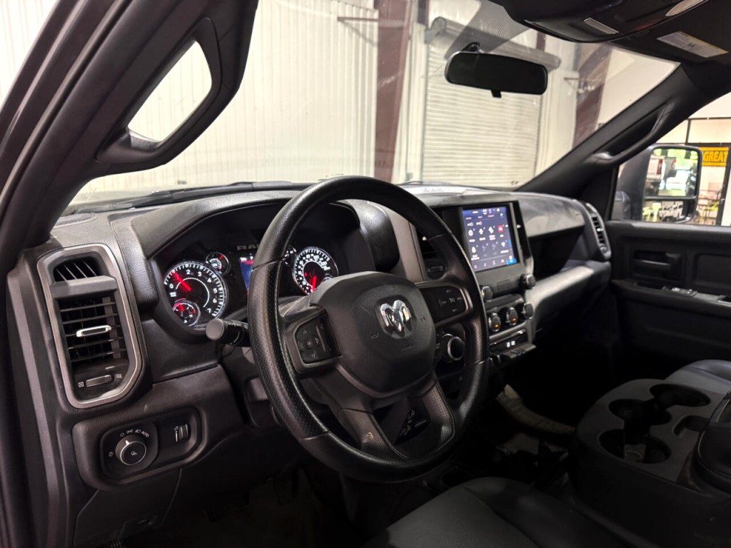 2024 RAM 2500 Image 3