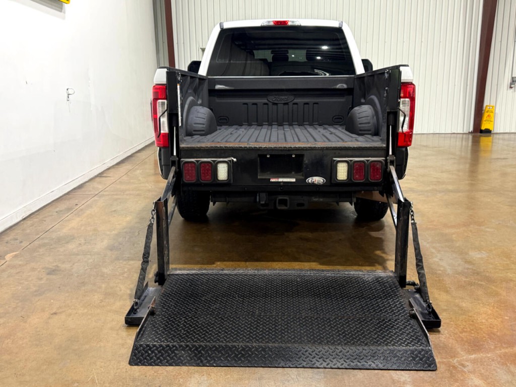2019 Ford F-250 Image 2