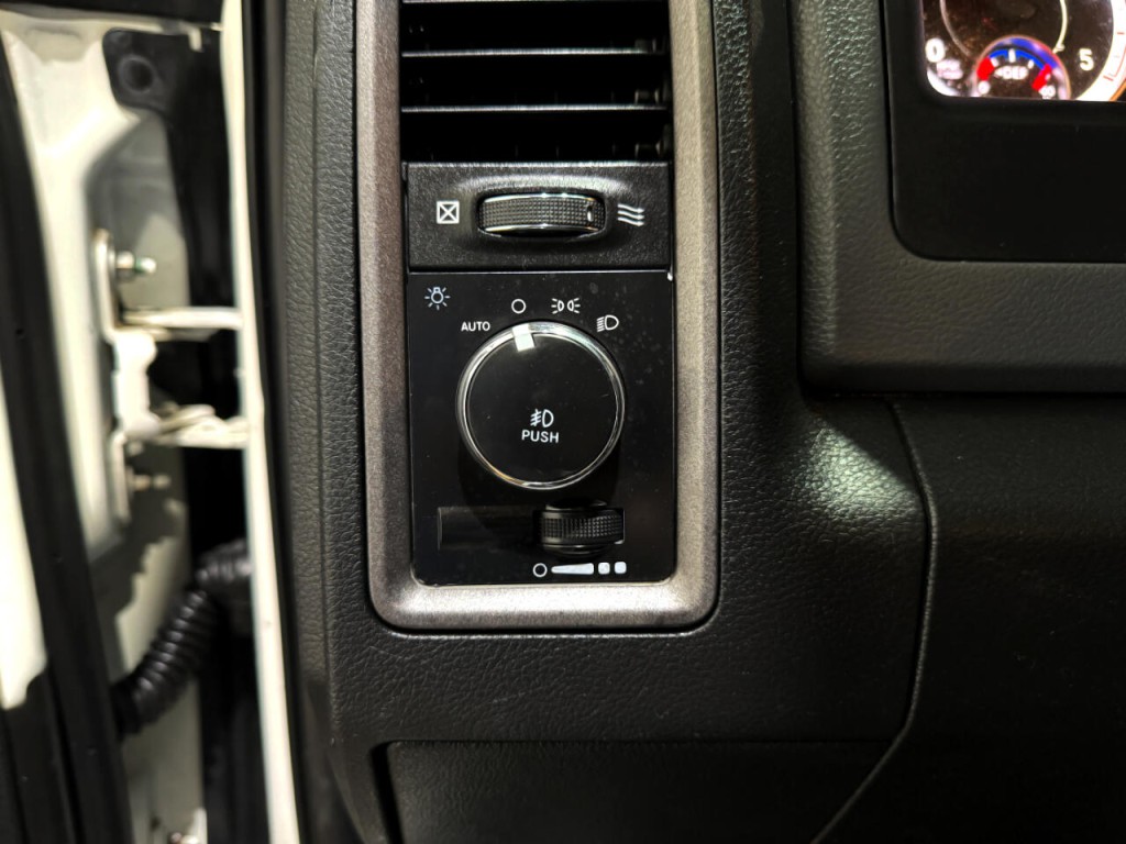 2018 RAM 3500 Image 16