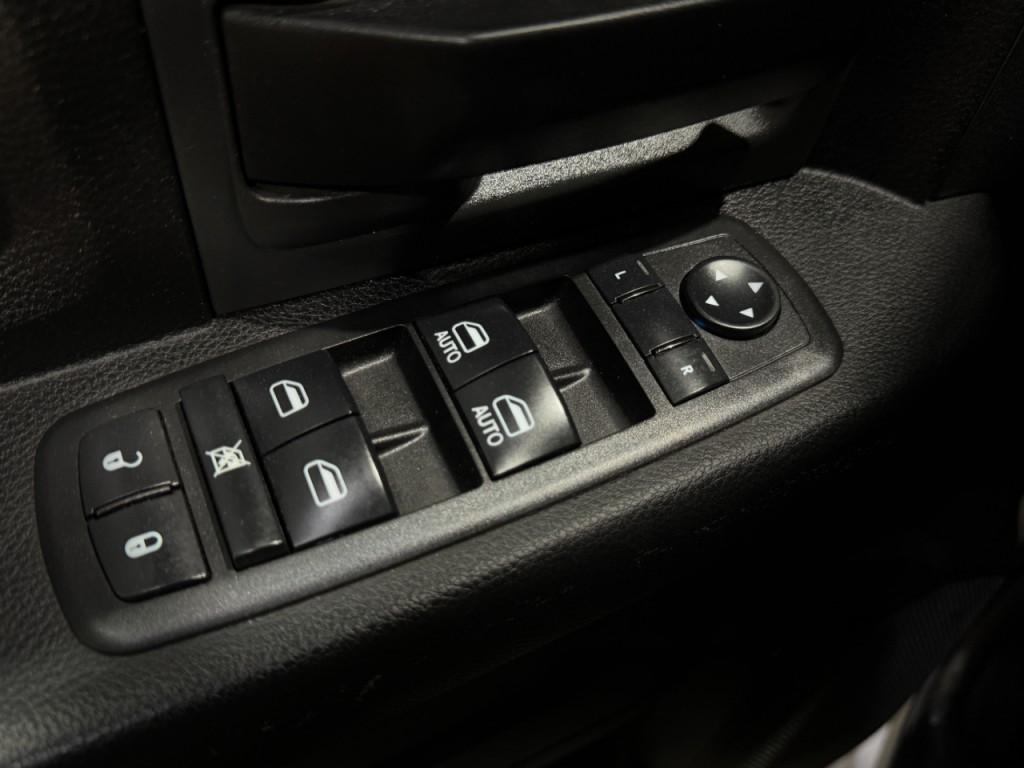 2018 RAM 3500 Image 27