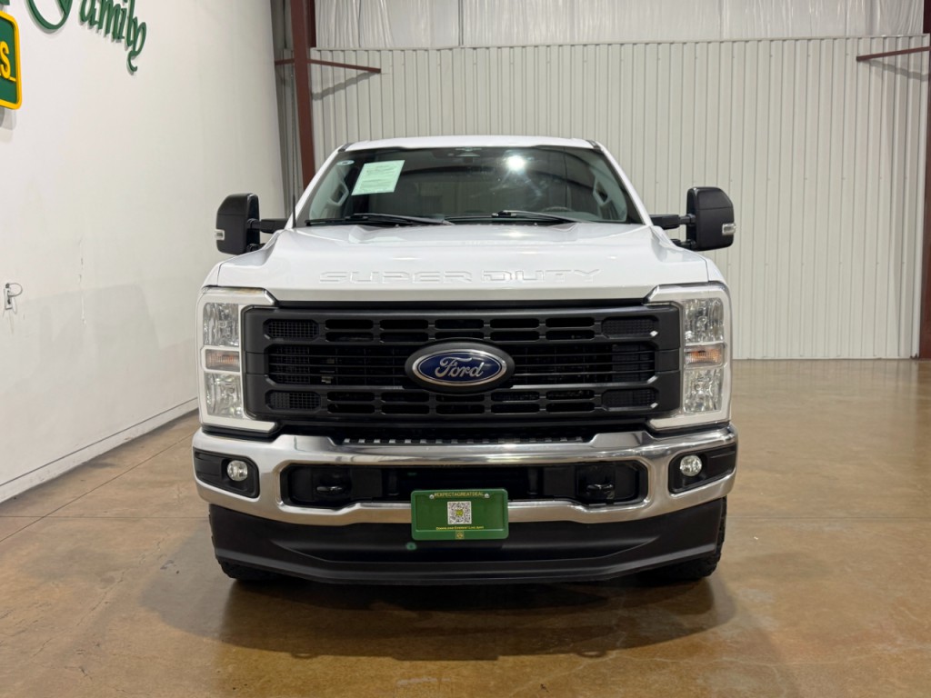 2023 Ford F-250 Image 2