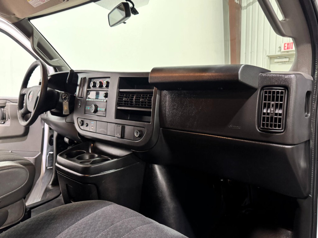 2020 GMC Savana Image 10