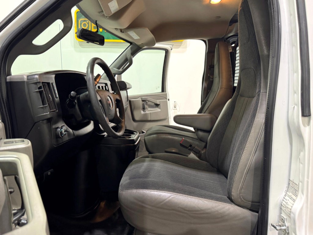 2020 GMC Savana Image 11